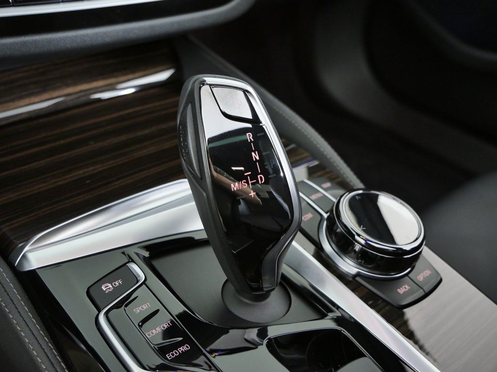 Thumbnail: 2017 BMW 5 Series - 42