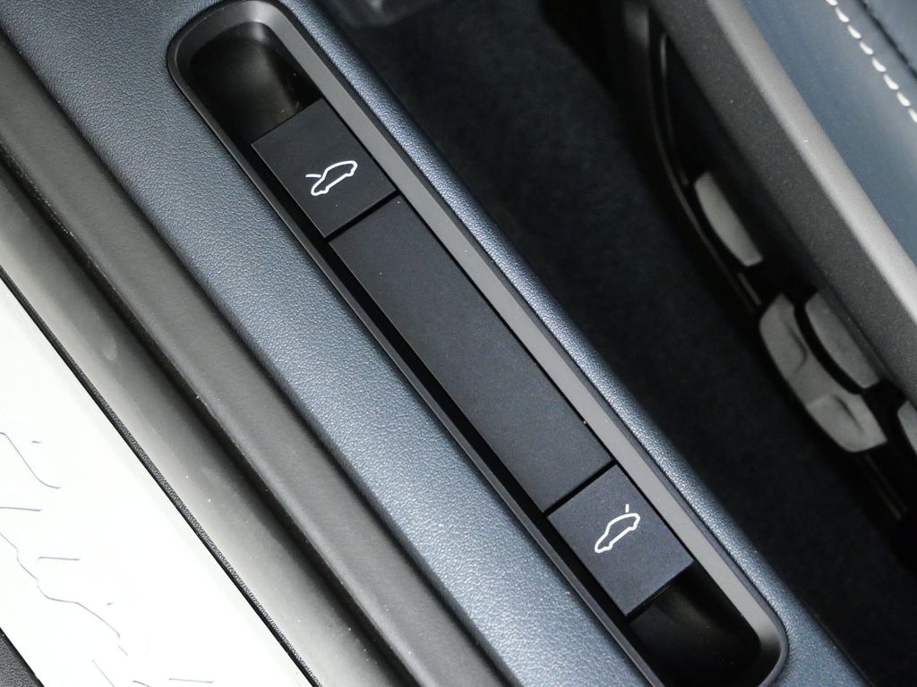 Thumbnail: 2023 Porsche 911 - 32