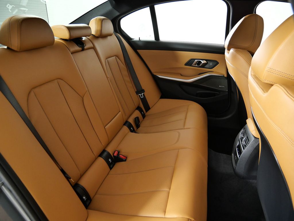 Thumbnail: 2026 BMW 3 Series - 26