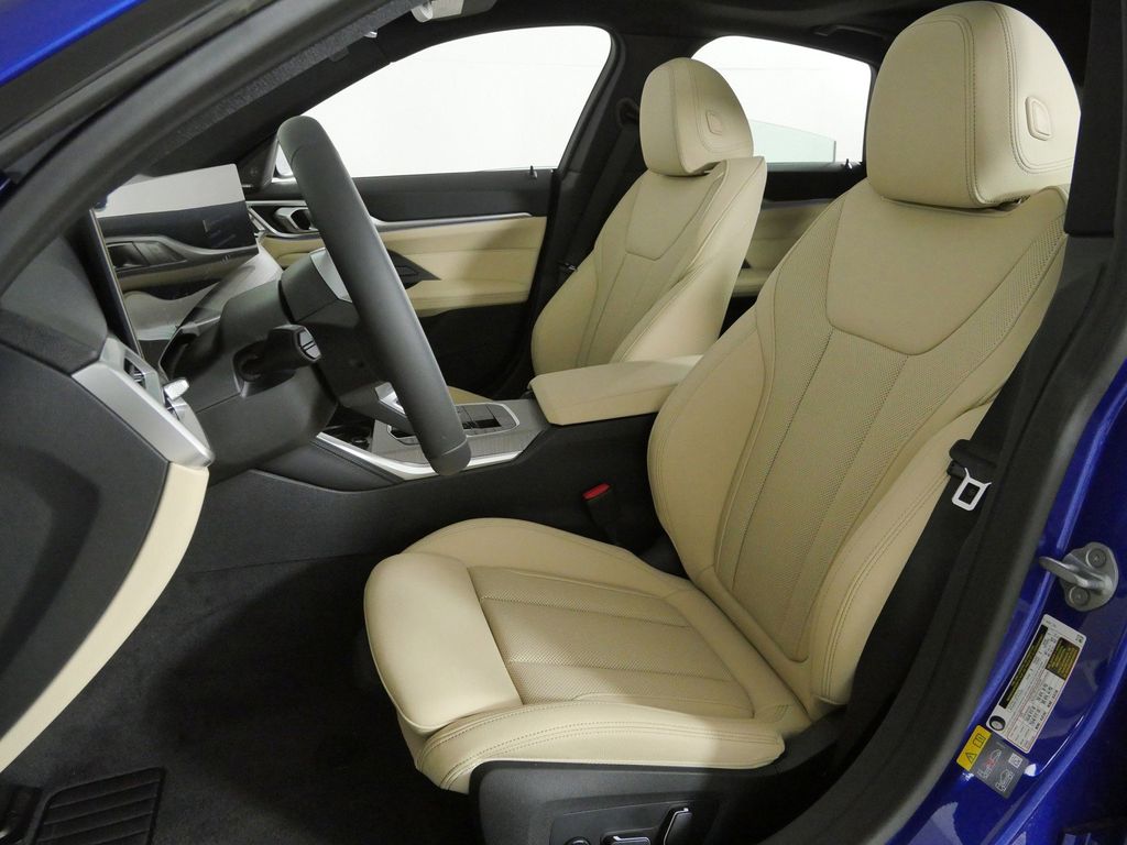 Thumbnail: 2026 BMW i4 - 33