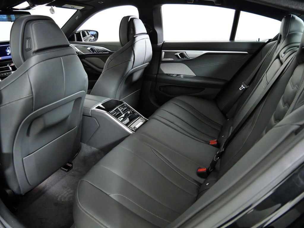 Thumbnail: 2026 BMW 8 Series - 31