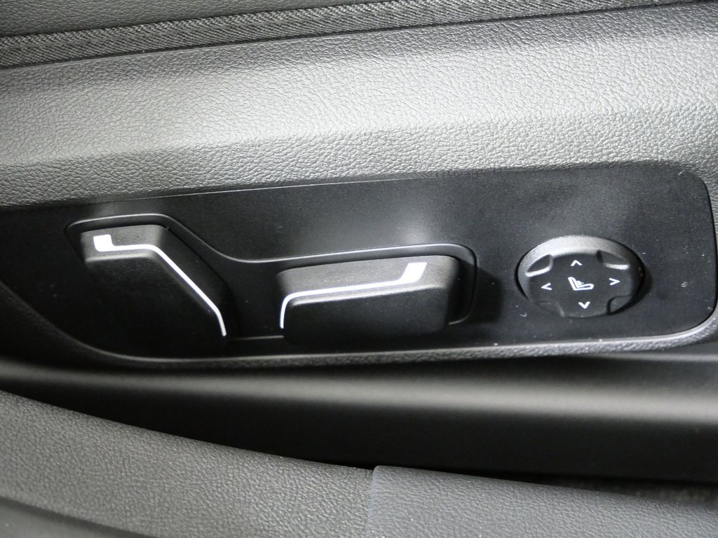 Thumbnail: 2026 BMW i4 - 22