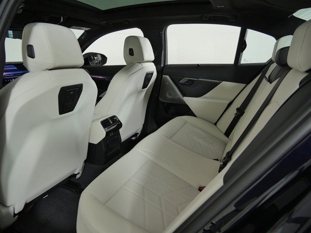 Thumbnail: 2027 BMW 5 Series - 31