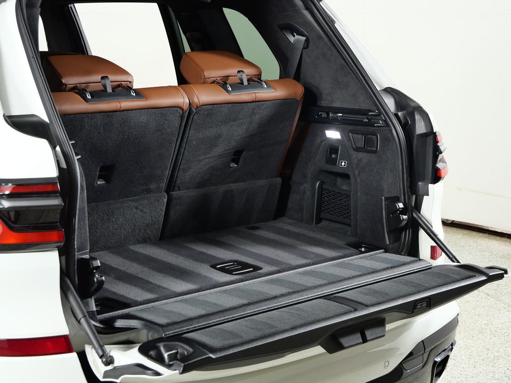 Thumbnail: 2024 BMW X7 - 34