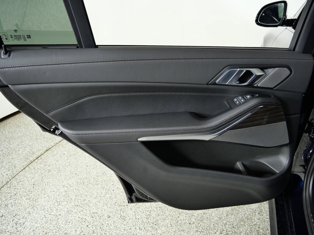 Thumbnail: 2026 BMW X7 - 33