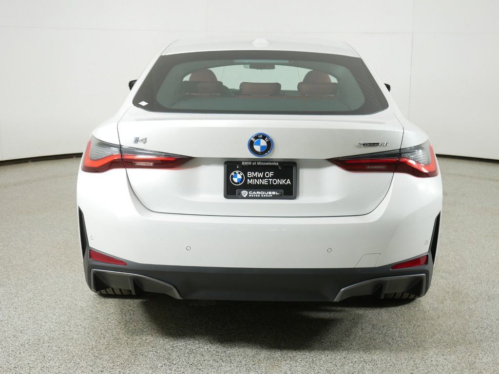 Thumbnail: 2025 BMW i4 - 11
