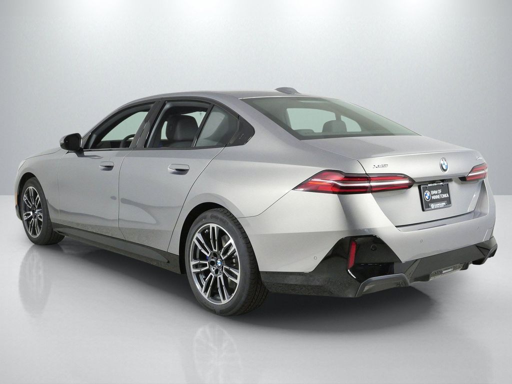 Thumbnail: 2027 BMW 5 Series - 14