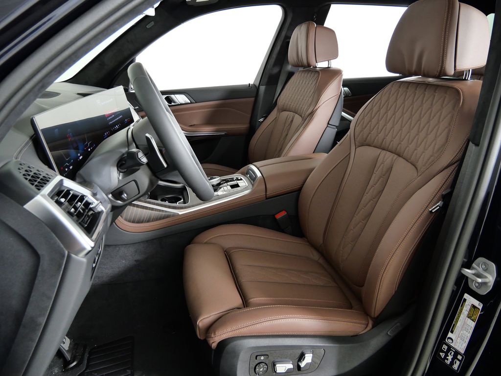 Thumbnail: 2026 BMW X7 - 38