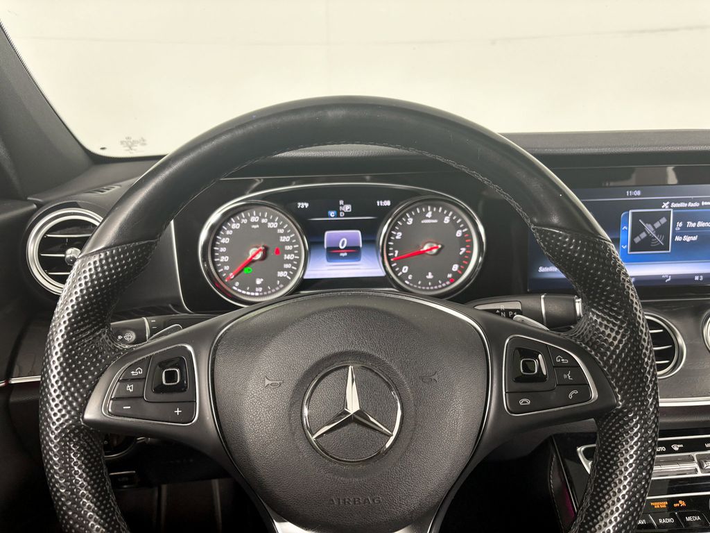 Thumbnail: 2017 Mercedes-Benz E-Class - 8
