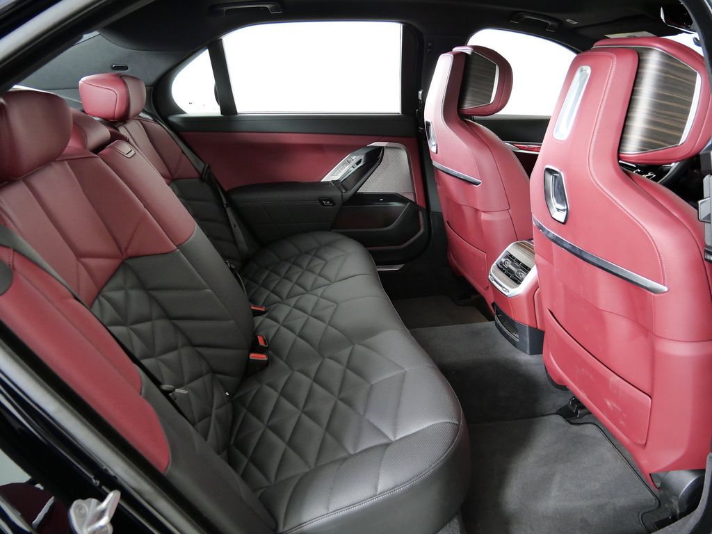 Thumbnail: 2025 BMW 7 Series - 27