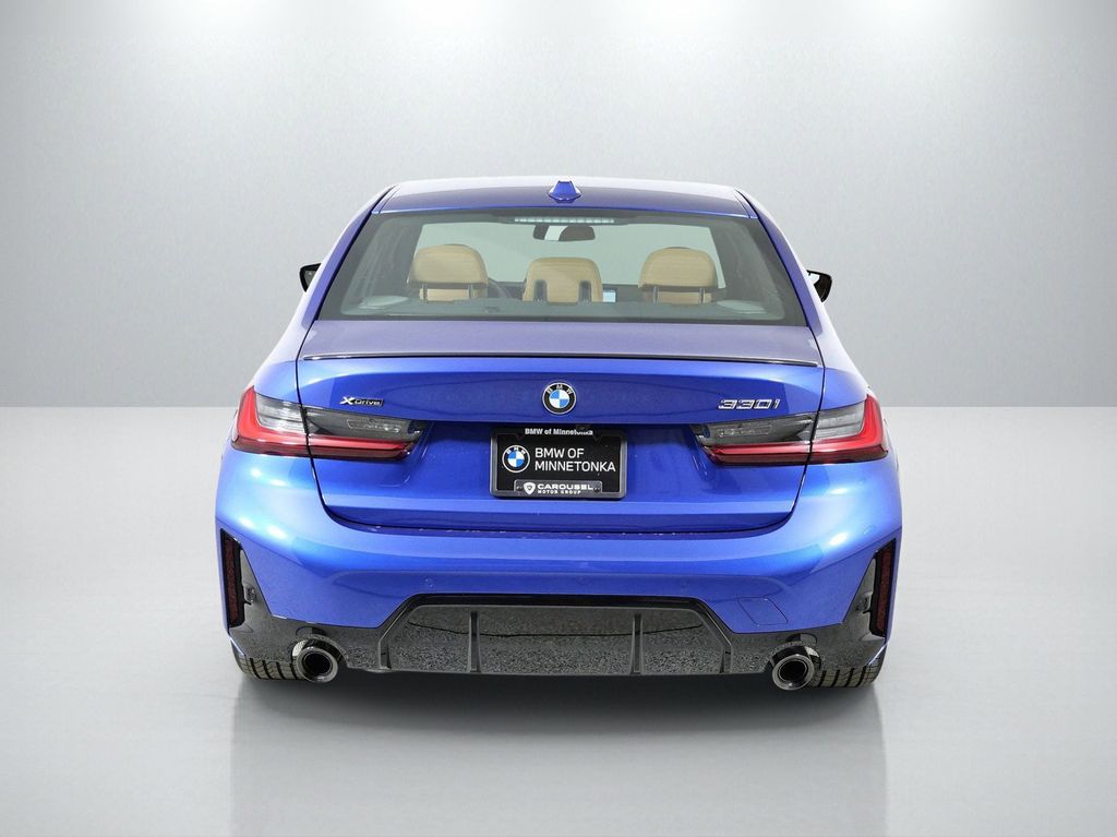 Thumbnail: 2026 BMW 3 Series - 10