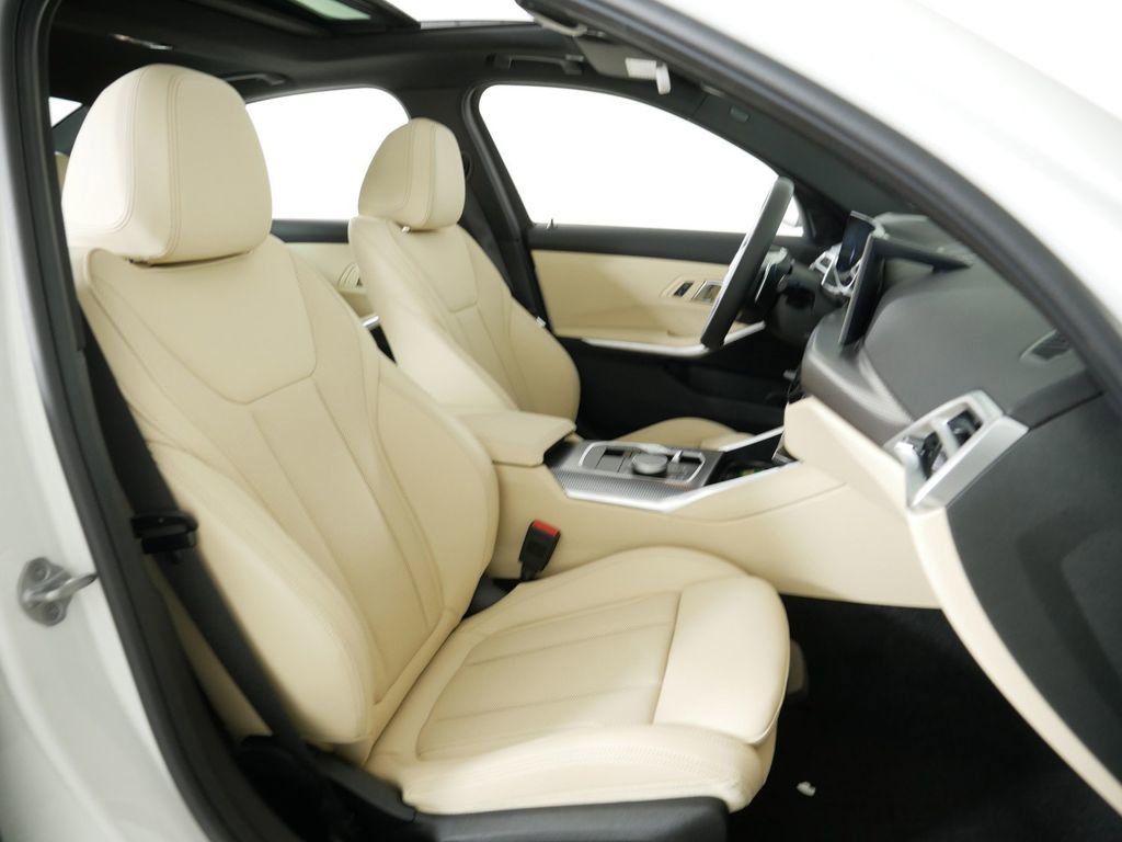 Thumbnail: 2025 BMW 3 Series - 23