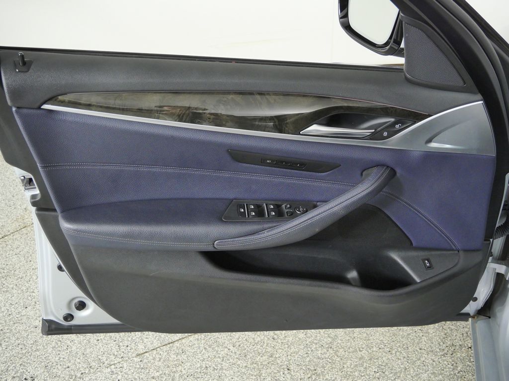 Thumbnail: 2017 BMW 5 Series - 33