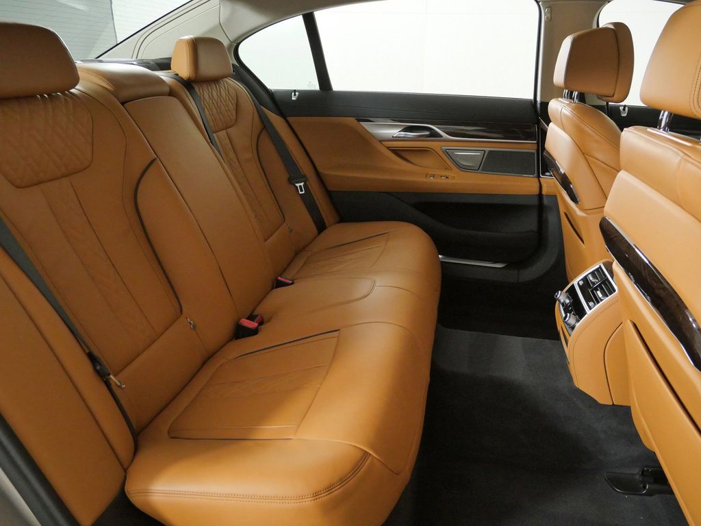 Thumbnail: 2022 BMW 7 Series - 30