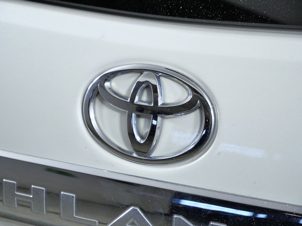 Thumbnail: 2011 Toyota Highlander - 12