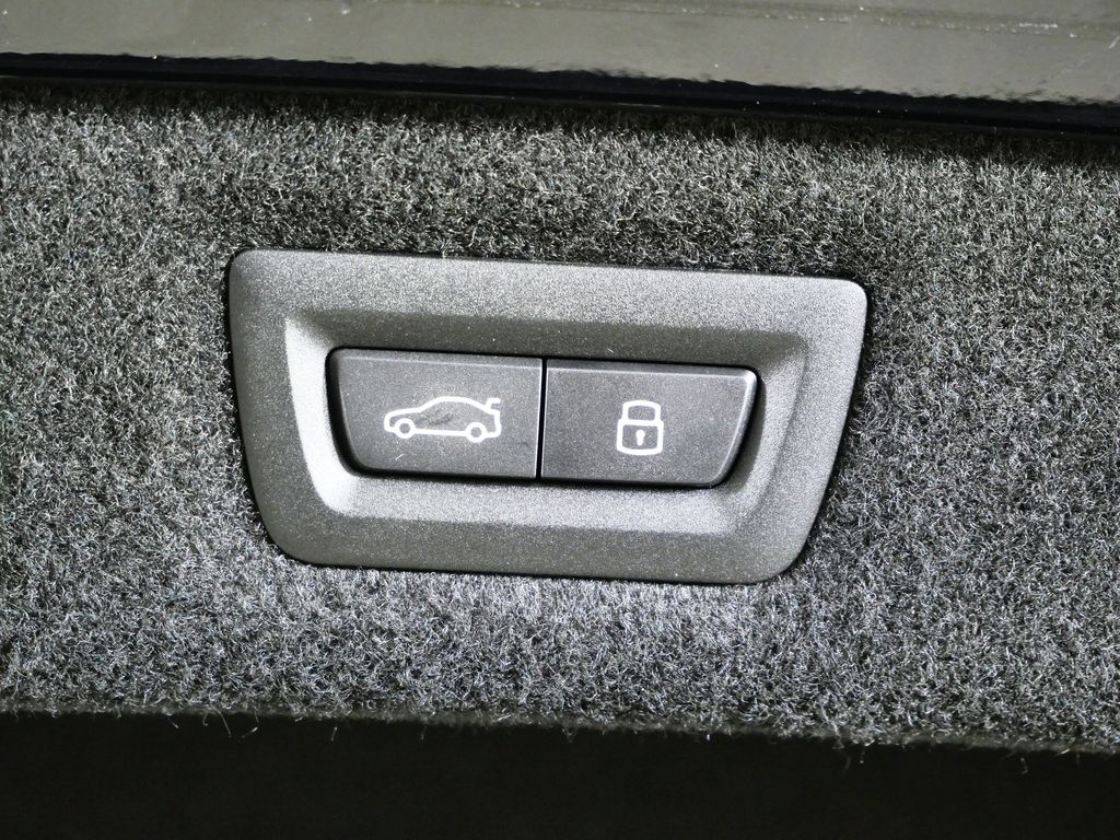 Thumbnail: 2026 BMW 8 Series - 28