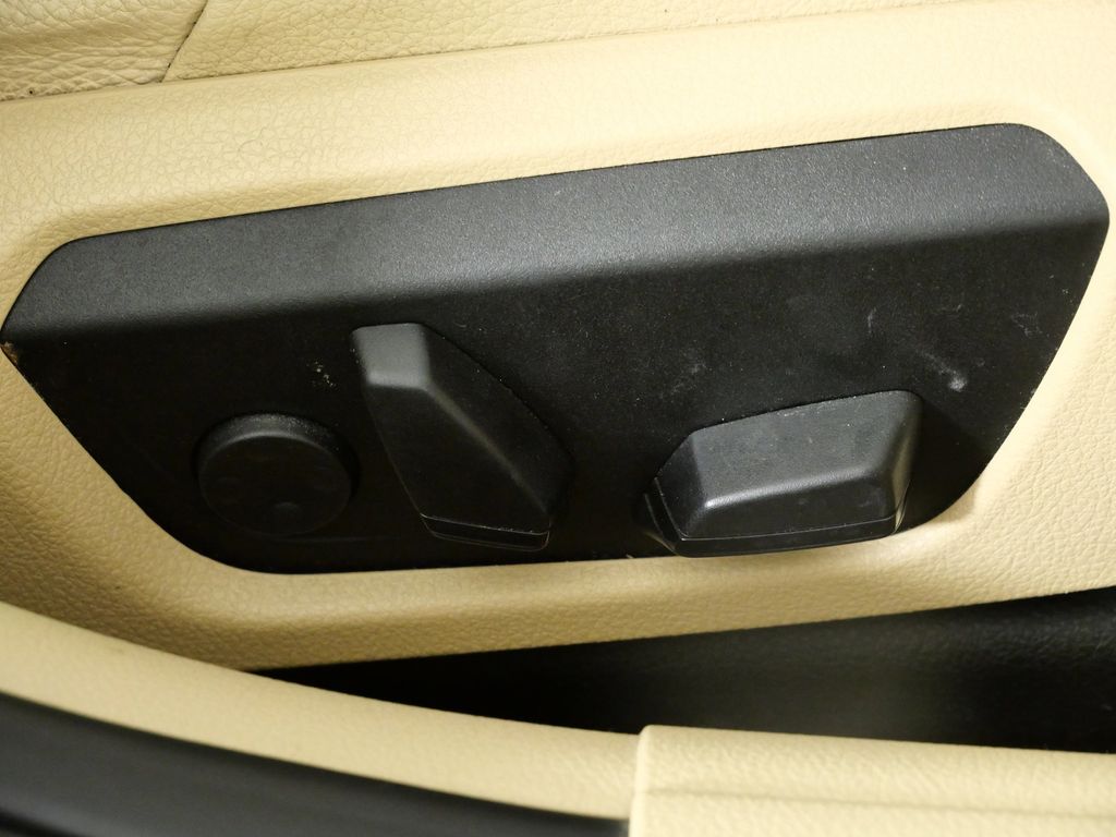 Thumbnail: 2015 BMW 3 Series - 23