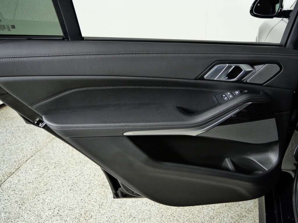 Thumbnail: 2026 BMW X7 - 33