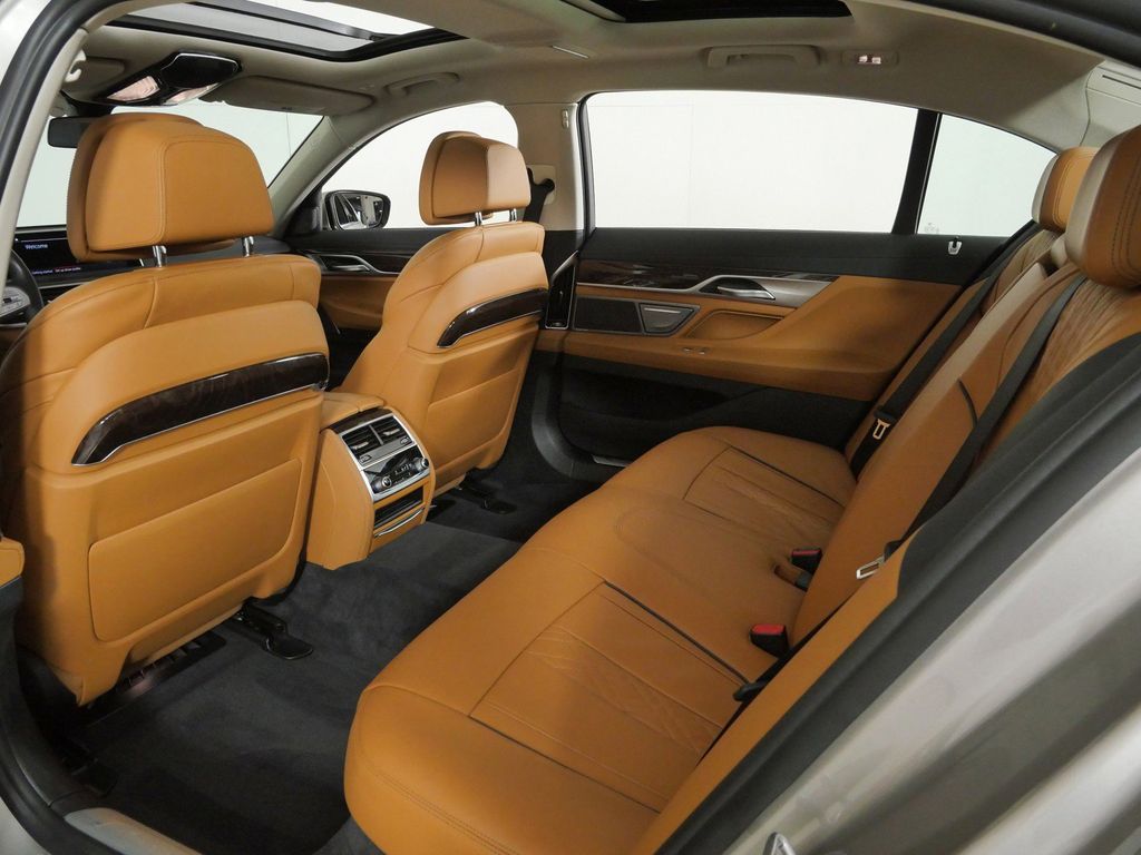 Thumbnail: 2022 BMW 7 Series - 34