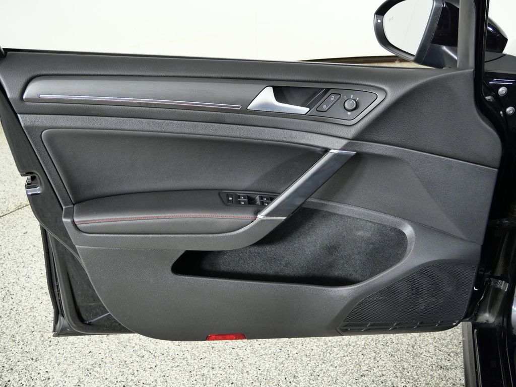 Thumbnail: 2021 Volkswagen Golf - 31