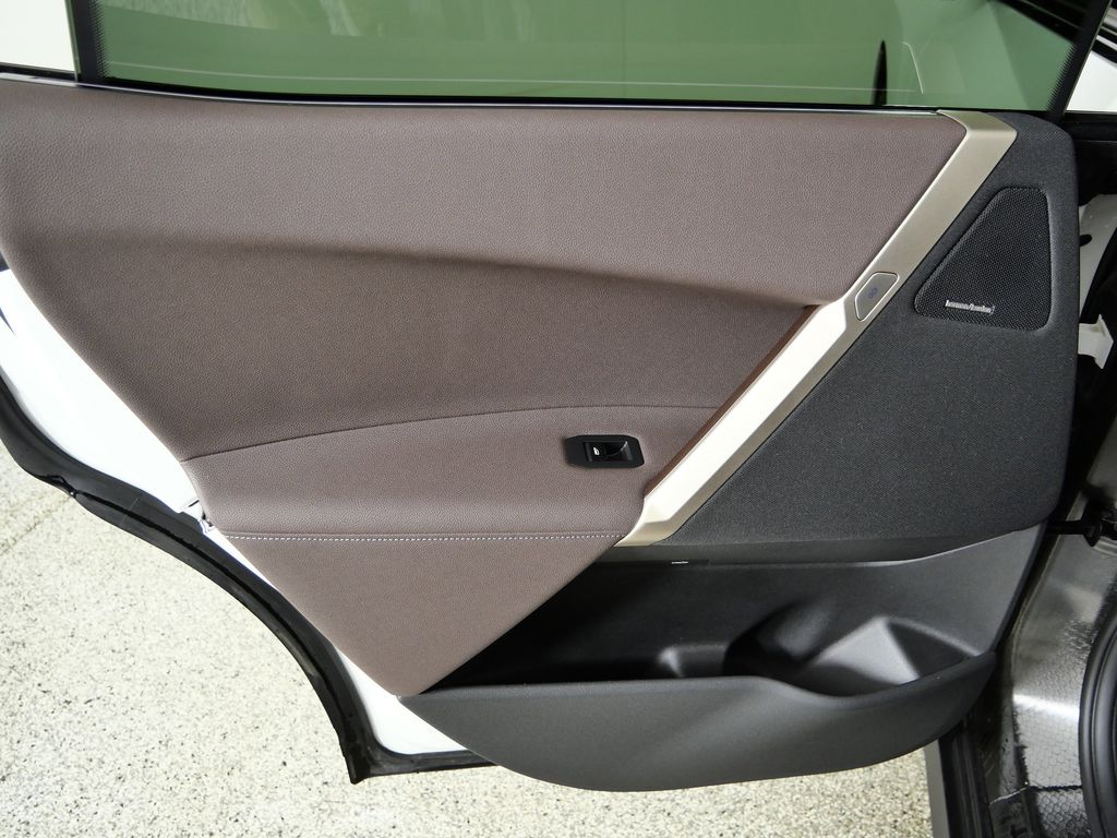 Thumbnail: 2025 BMW iX - 34