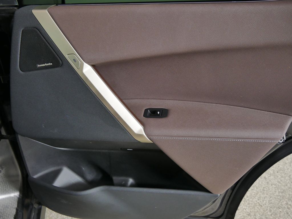 Thumbnail: 2023 BMW iX - 27