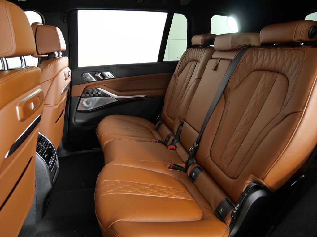 Thumbnail: 2026 BMW X7 - 33