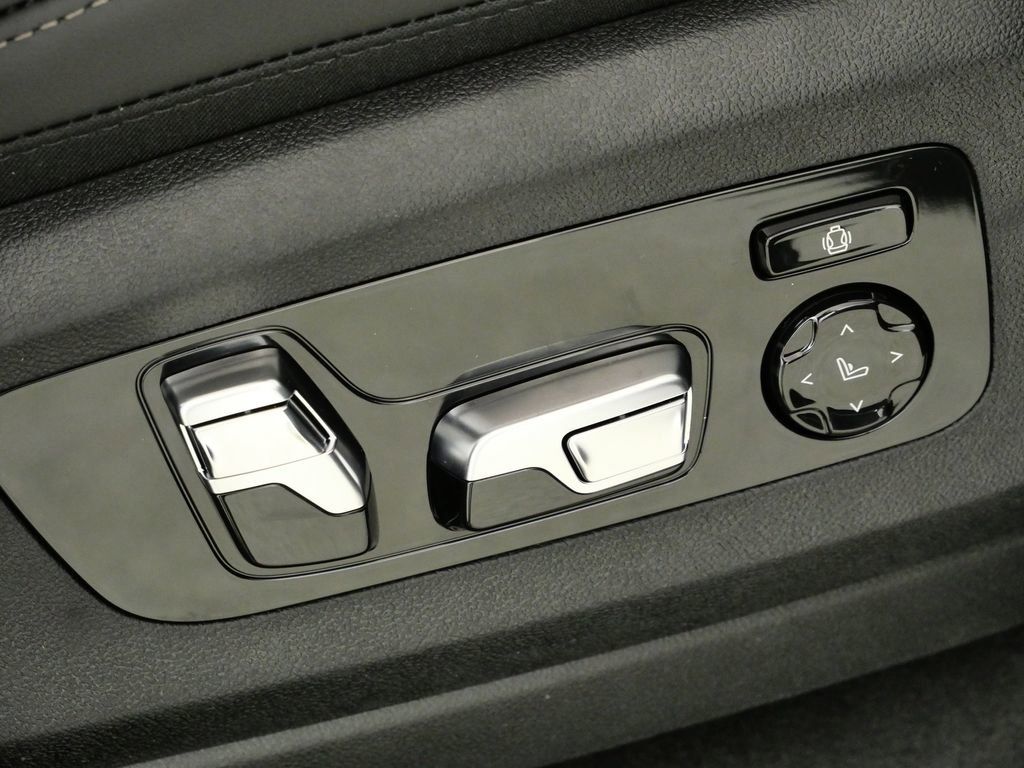 Thumbnail: 2026 BMW X7 - 24