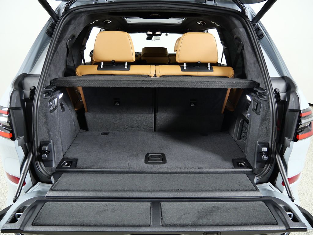 Thumbnail: 2026 BMW X7 - 30