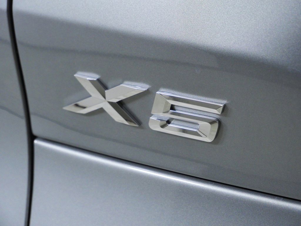 Thumbnail: 2026 BMW X5 - 13