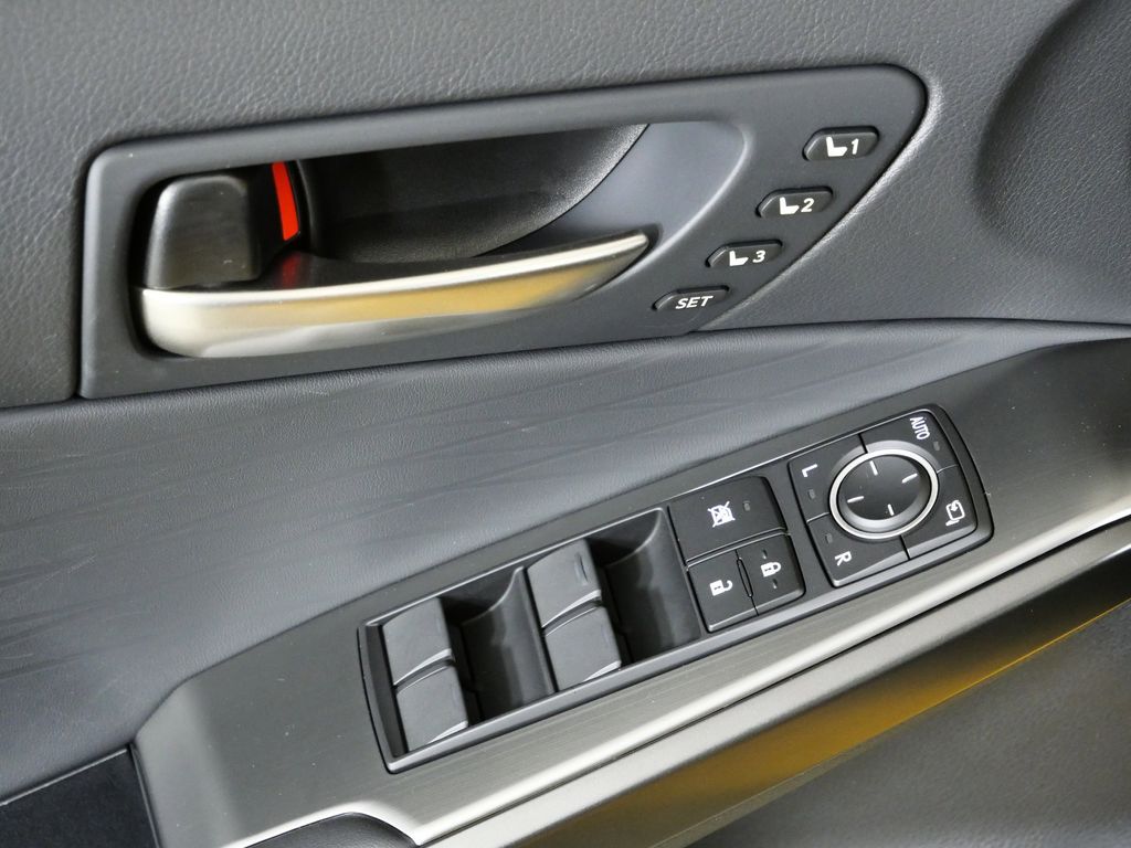 Thumbnail: 2025 Lexus IS - 34