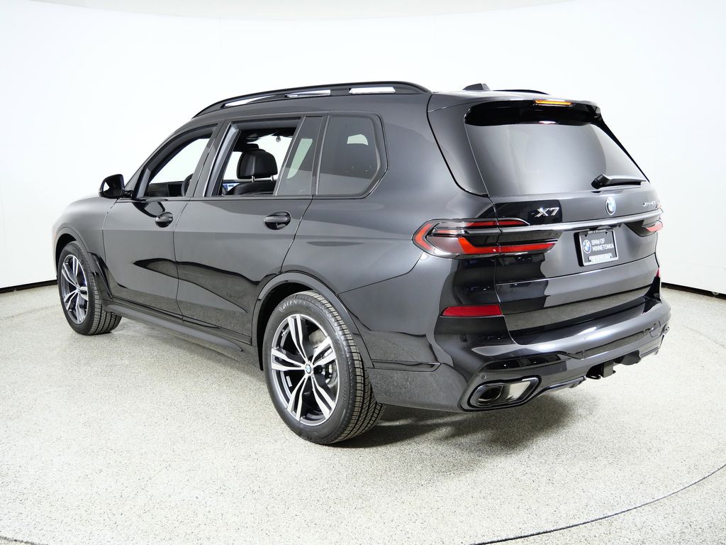 Thumbnail: 2026 BMW X7 - 14