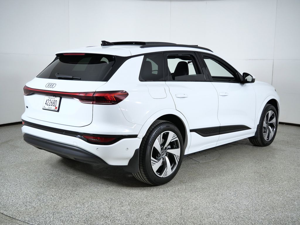 Thumbnail: 2025 Audi Q6 e-tron - 10