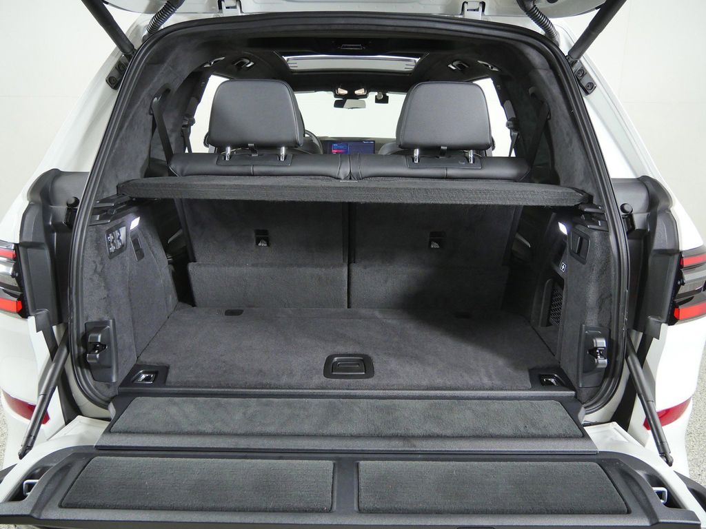 Thumbnail: 2026 BMW X7 - 29
