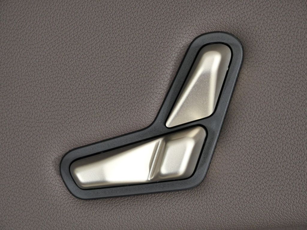 Thumbnail: 2026 BMW iX - 23