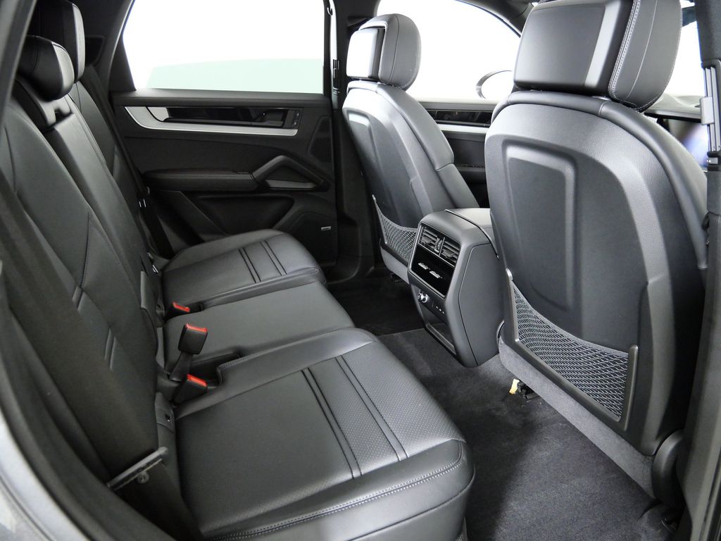 Thumbnail: 2024 Porsche Cayenne - 26