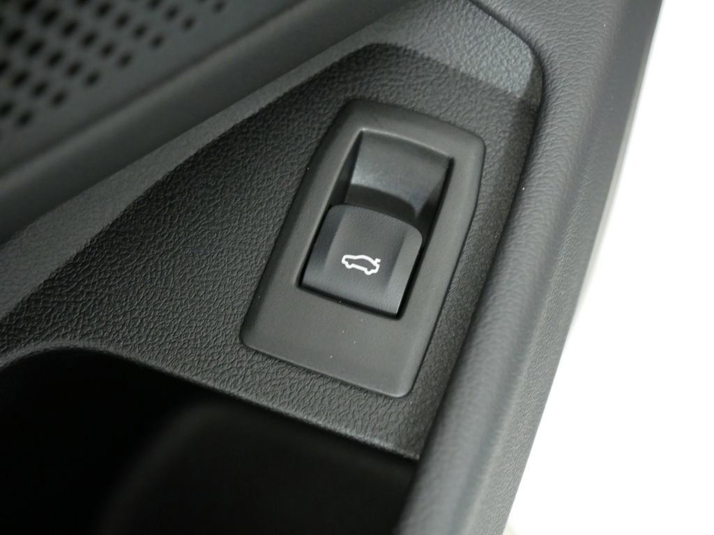 Thumbnail: 2025 BMW 3 Series - 36