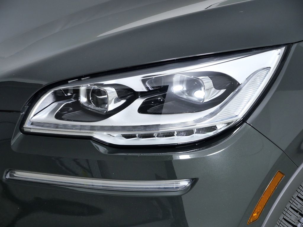 Thumbnail: 2023 Lincoln Aviator - 4