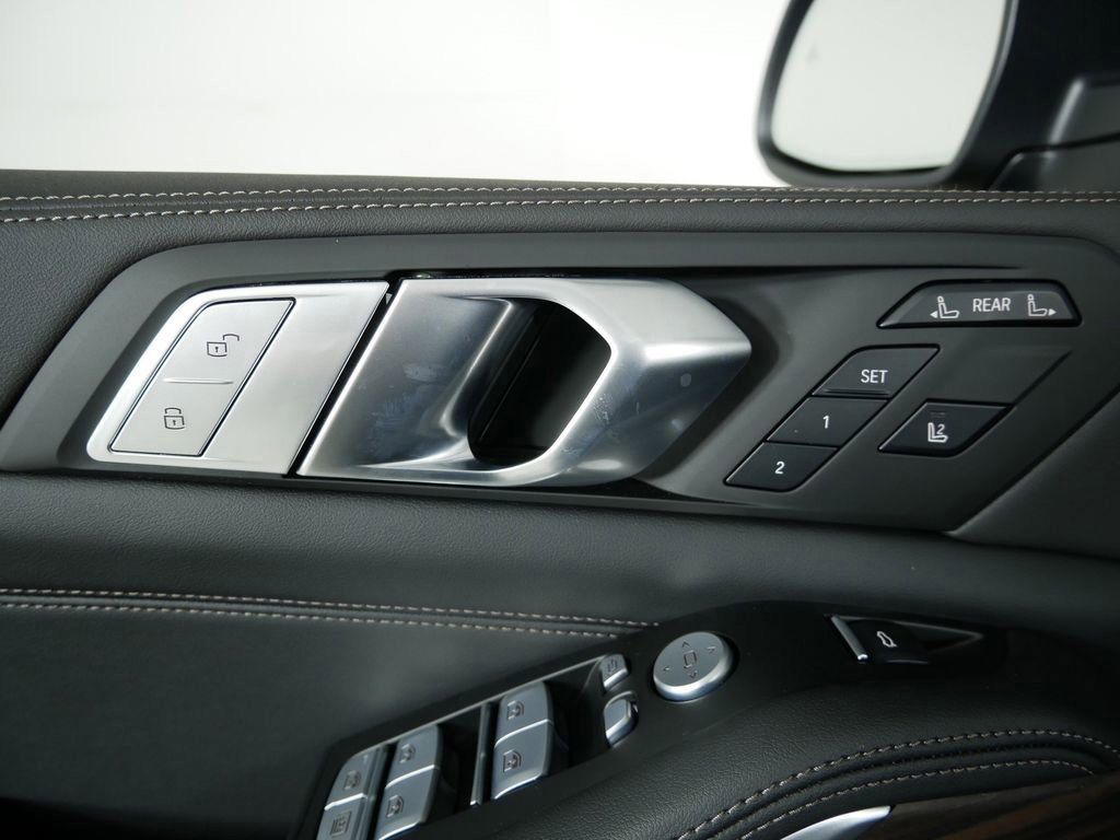 Thumbnail: 2026 BMW X7 - 39