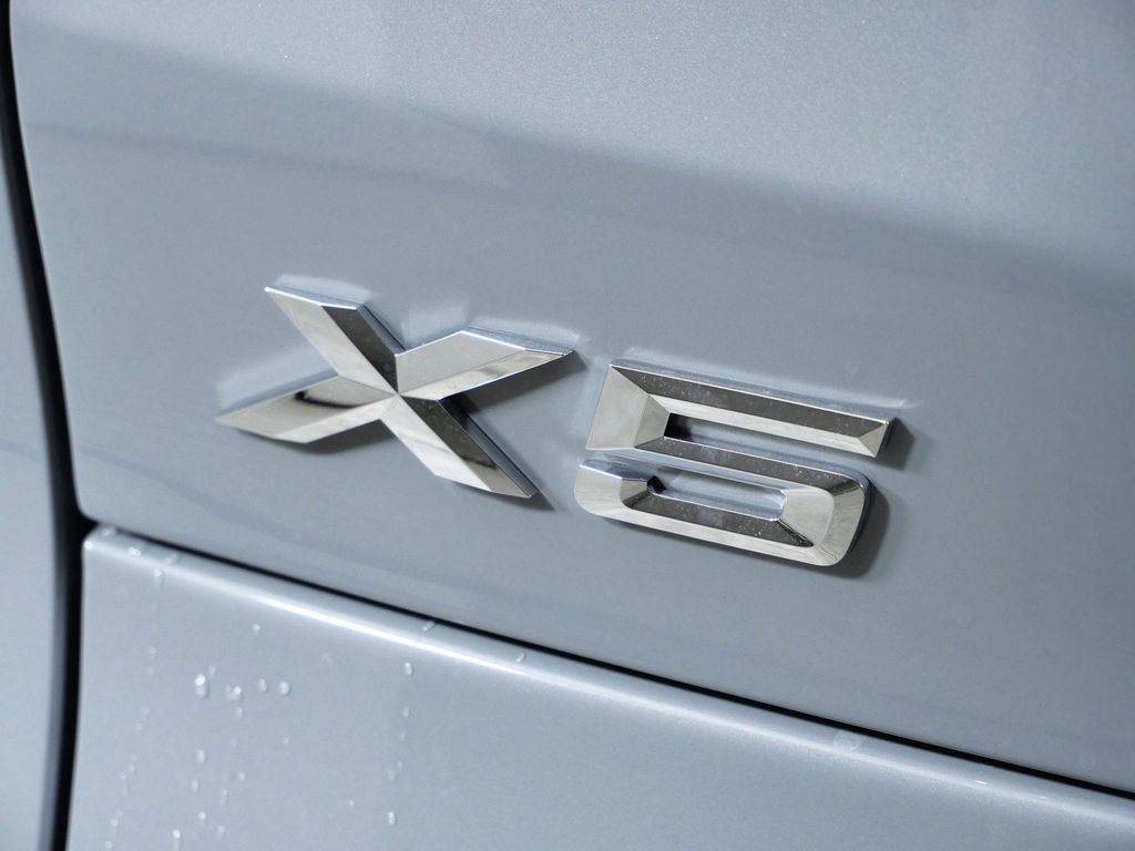 Thumbnail: 2026 BMW X5 - 13