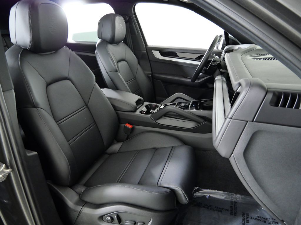 Thumbnail: 2024 Porsche Cayenne - 22