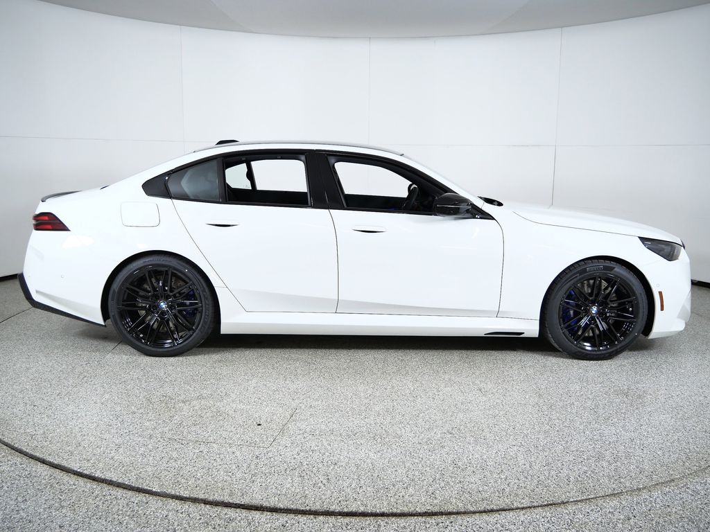 Thumbnail: 2026 BMW M5 - 8