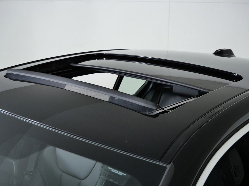 Thumbnail: 2026 BMW 3 Series - 18