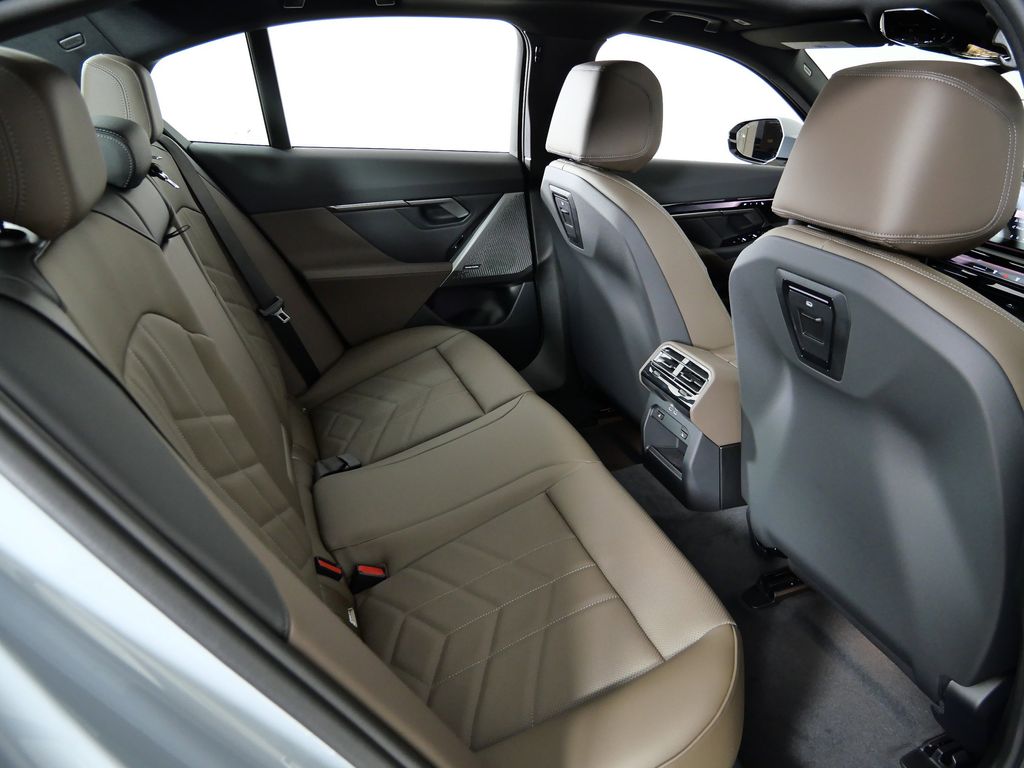 Thumbnail: 2026 BMW 5 Series - 24