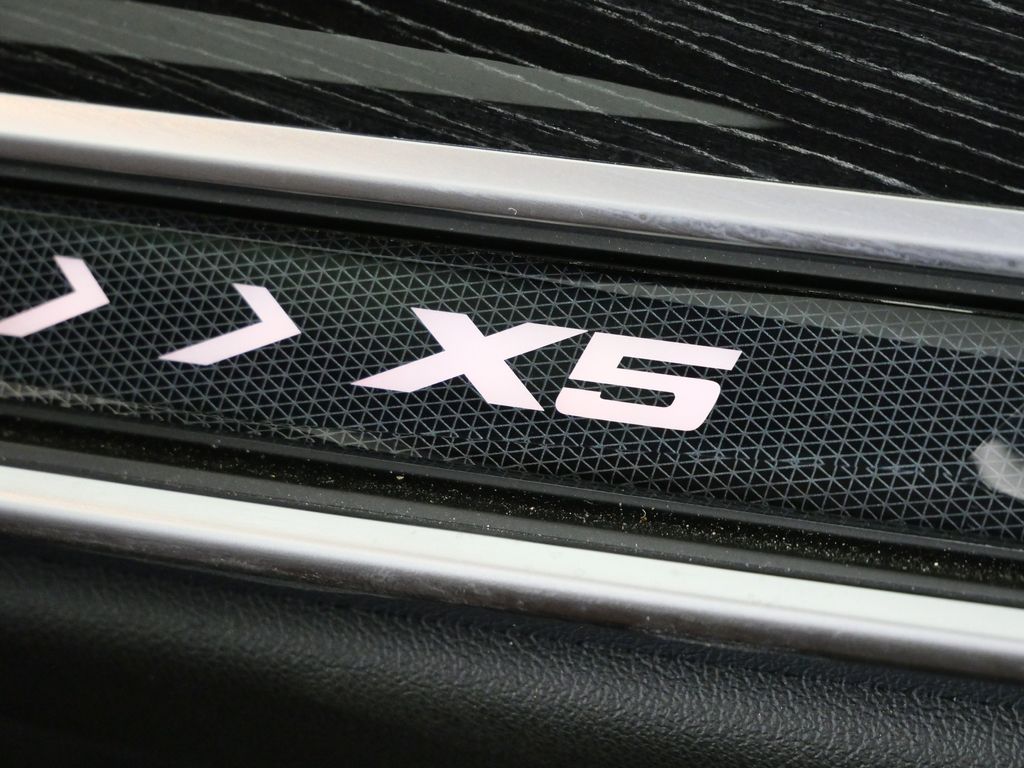 Thumbnail: 2025 BMW X5 - 25