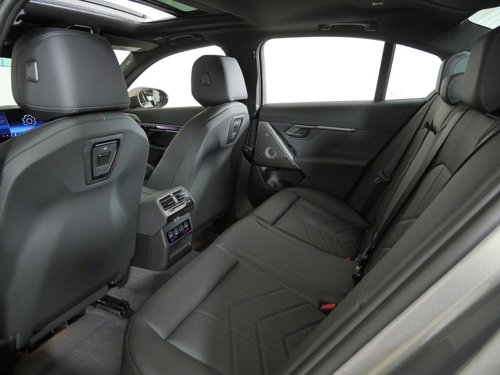 Thumbnail: 2027 BMW 5 Series - 30