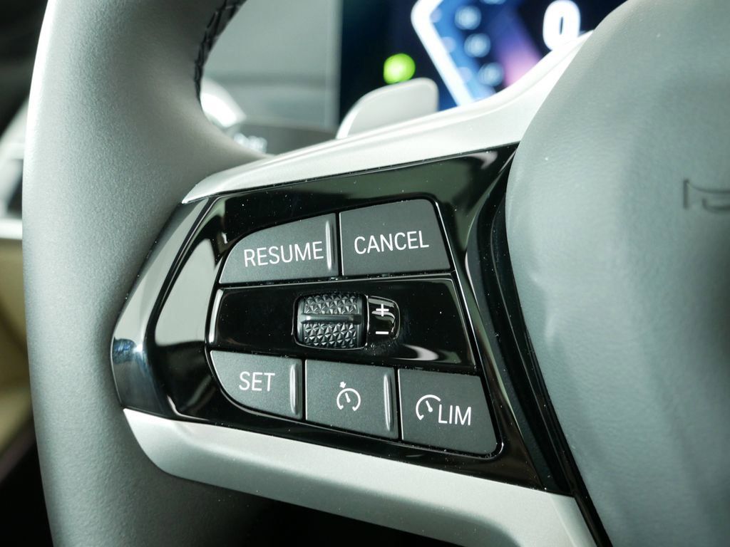 Thumbnail: 2025 BMW 3 Series - 38