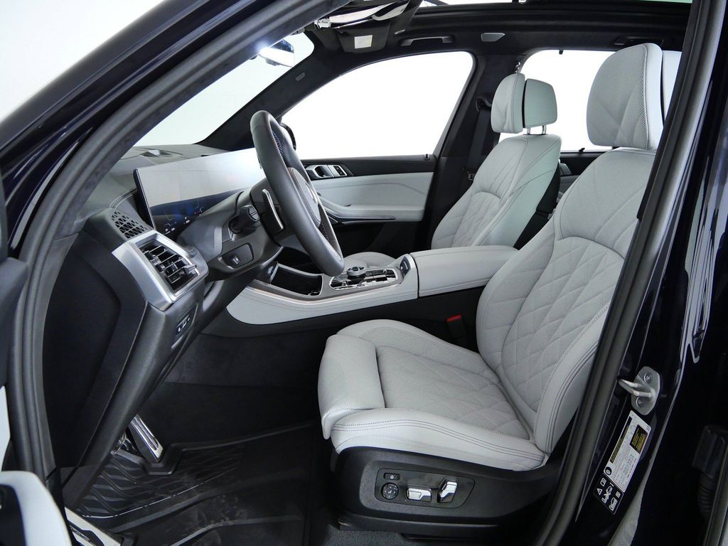 Thumbnail: 2026 BMW X5 - 32