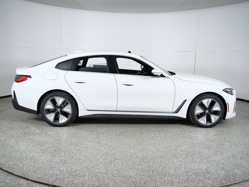 Thumbnail: 2026 BMW i4 - 8