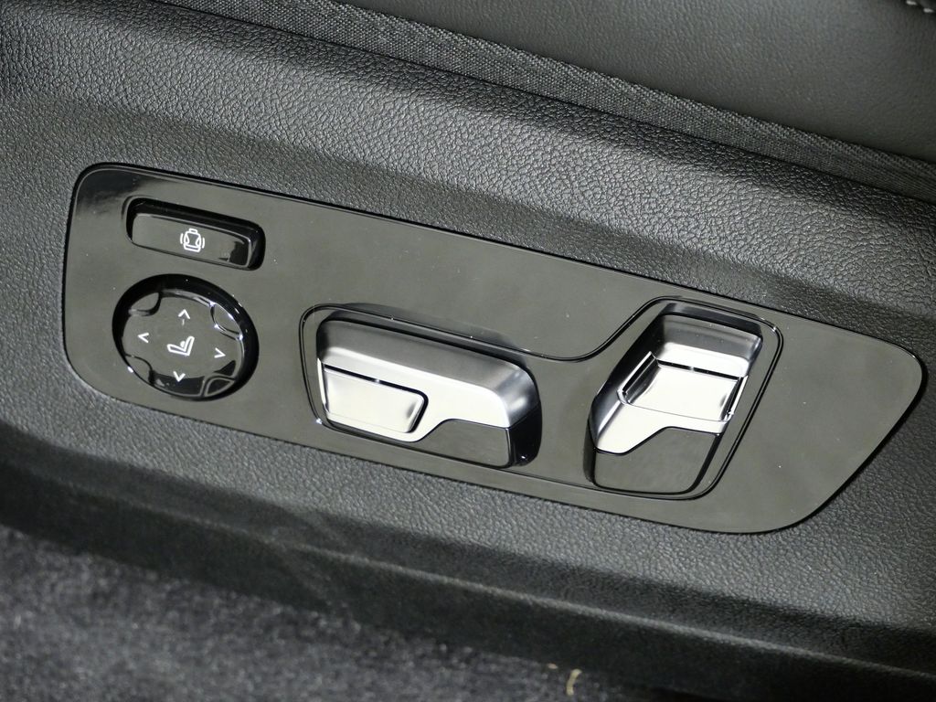 Thumbnail: 2026 BMW XM - 37